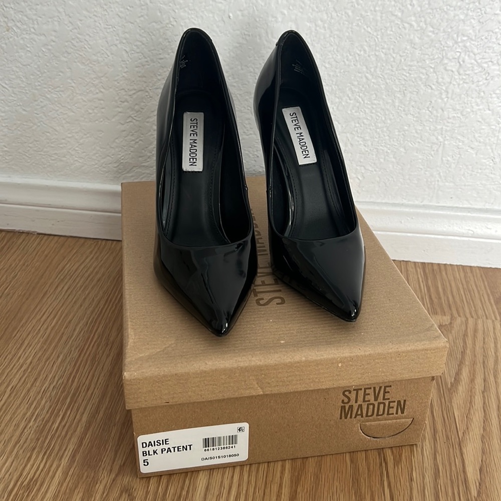 Steve Madden black pumps